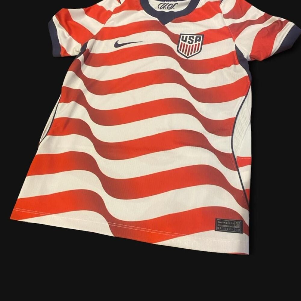 Nike USA World Cup Fifa Soccer Jersey  in Youth Medium. Brand New with tags